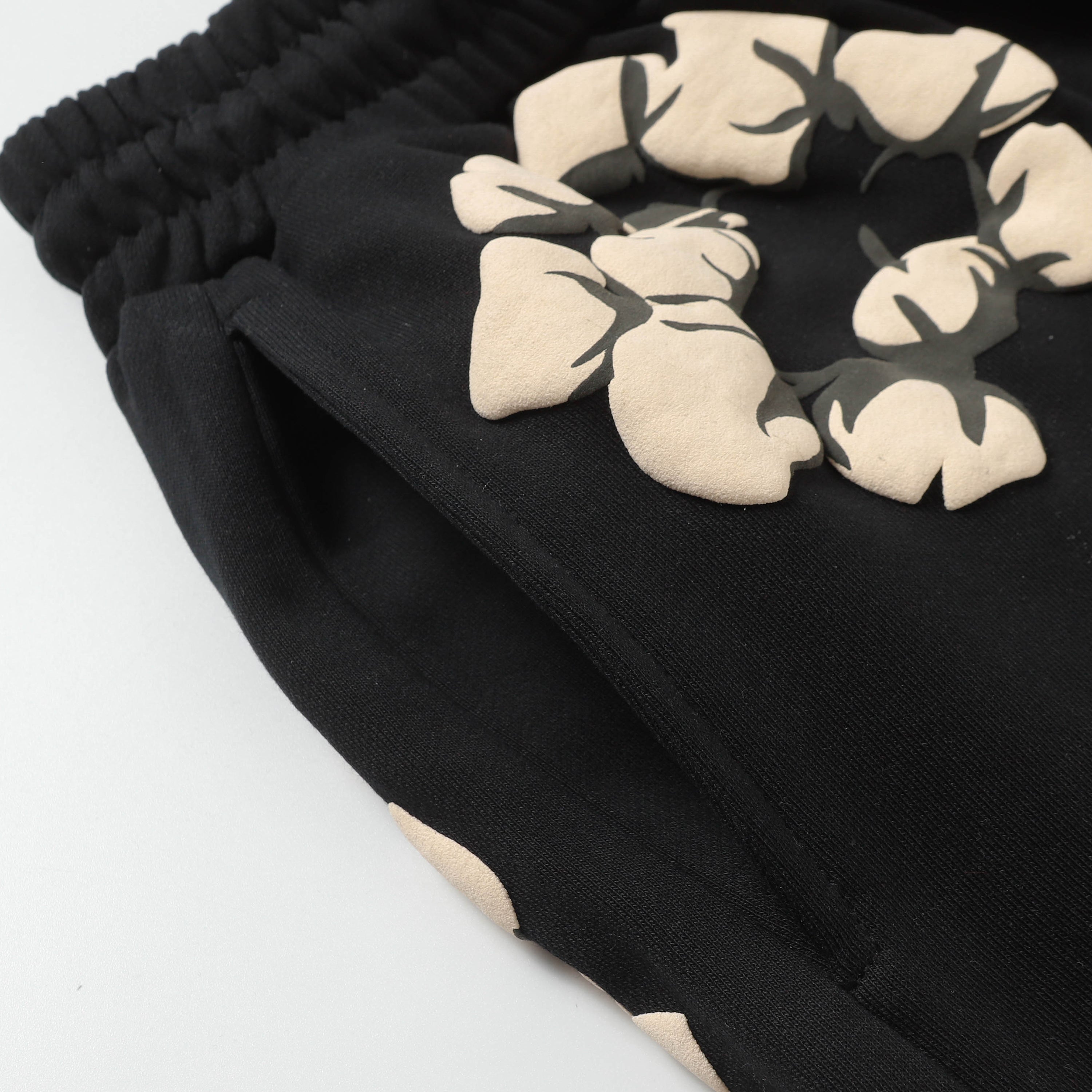 DENIM TEARS  Shorts 8201